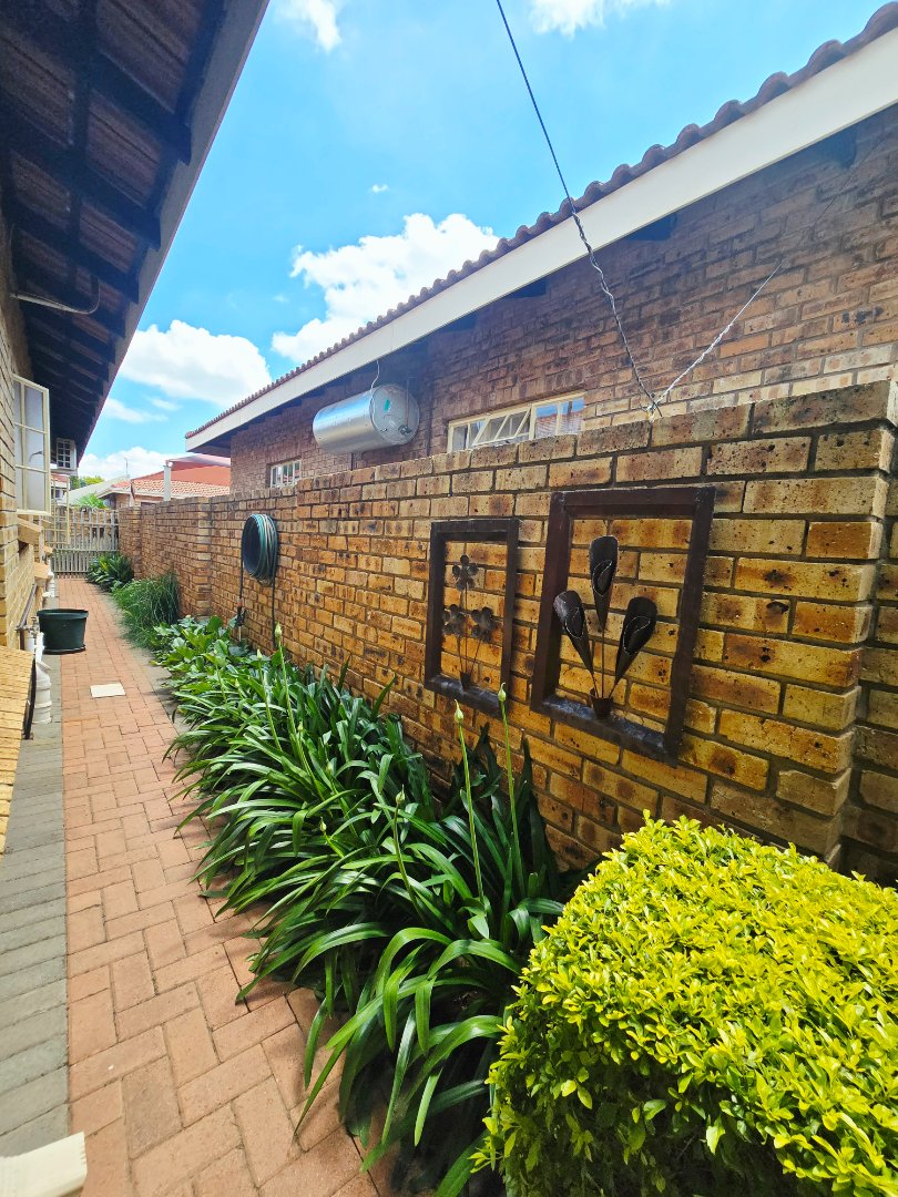 3 Bedroom Property for Sale in Flimieda North West